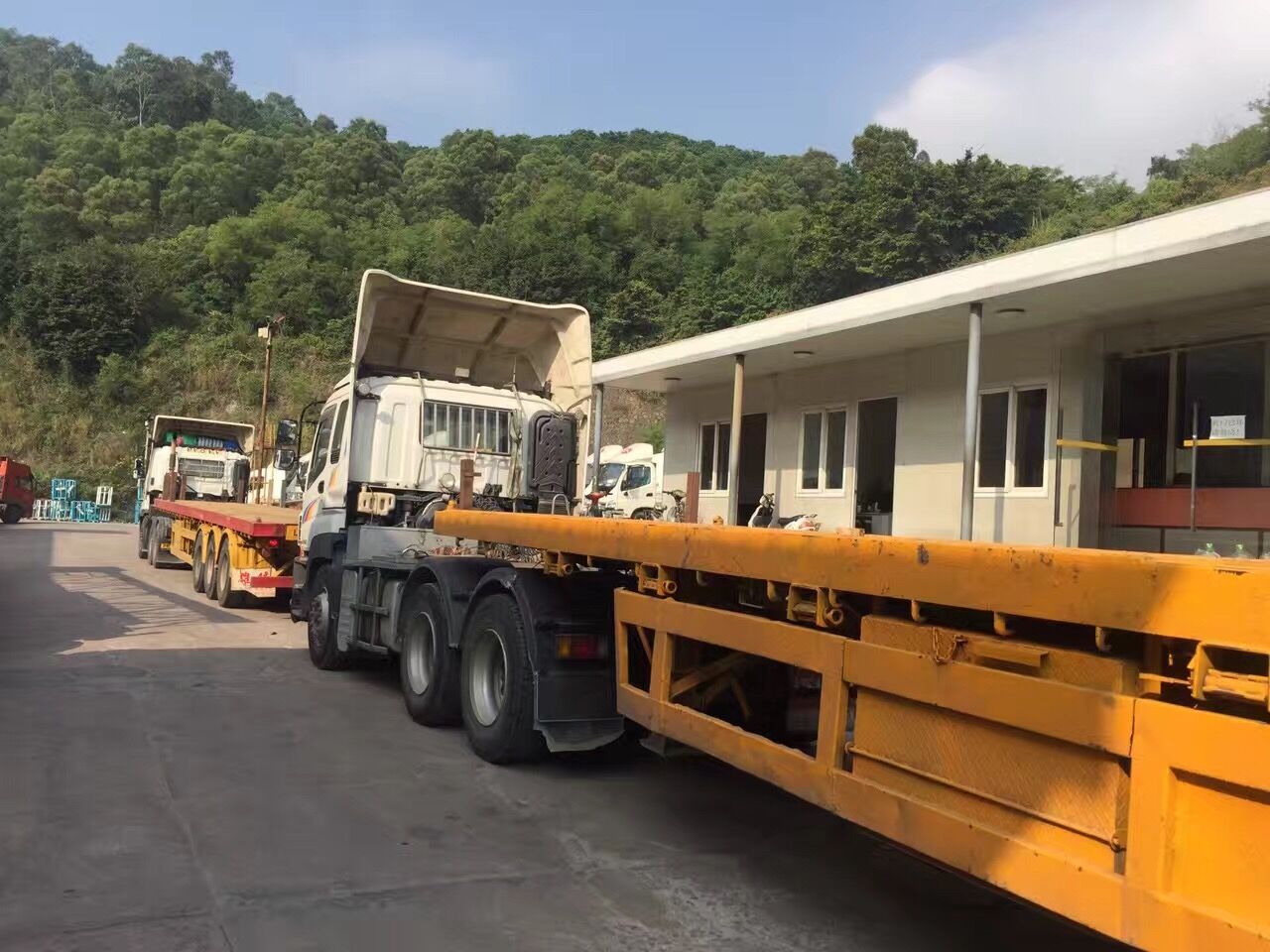 中港平板車,香港平板車,中港平板車中港矮排車運輸,香港伸縮排,超長貨物運輸就找東勝物流