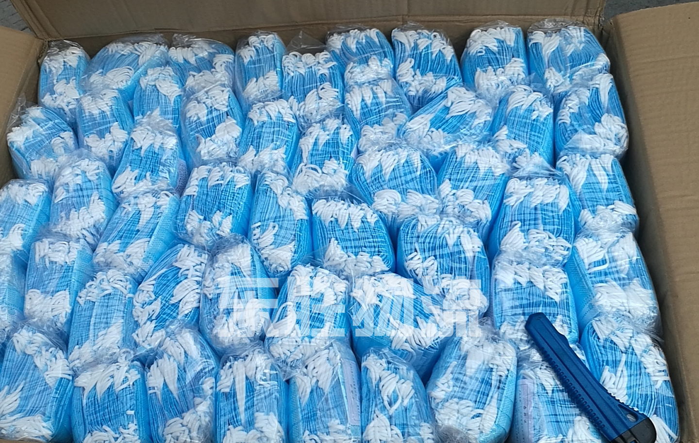 一次性民用口罩出口至香港現場圖