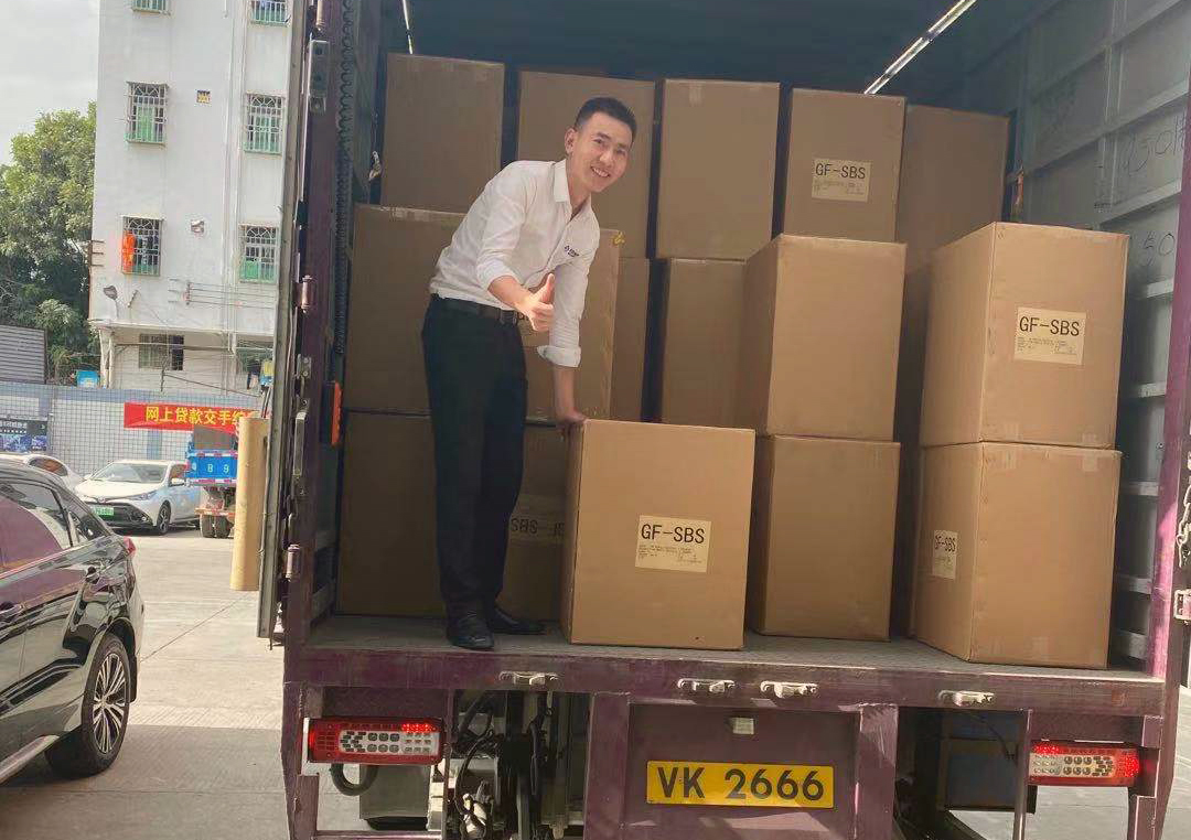廣東深圳發貨到香港，澳門物流專線，深圳東勝物流中港噸車裝車現場圖