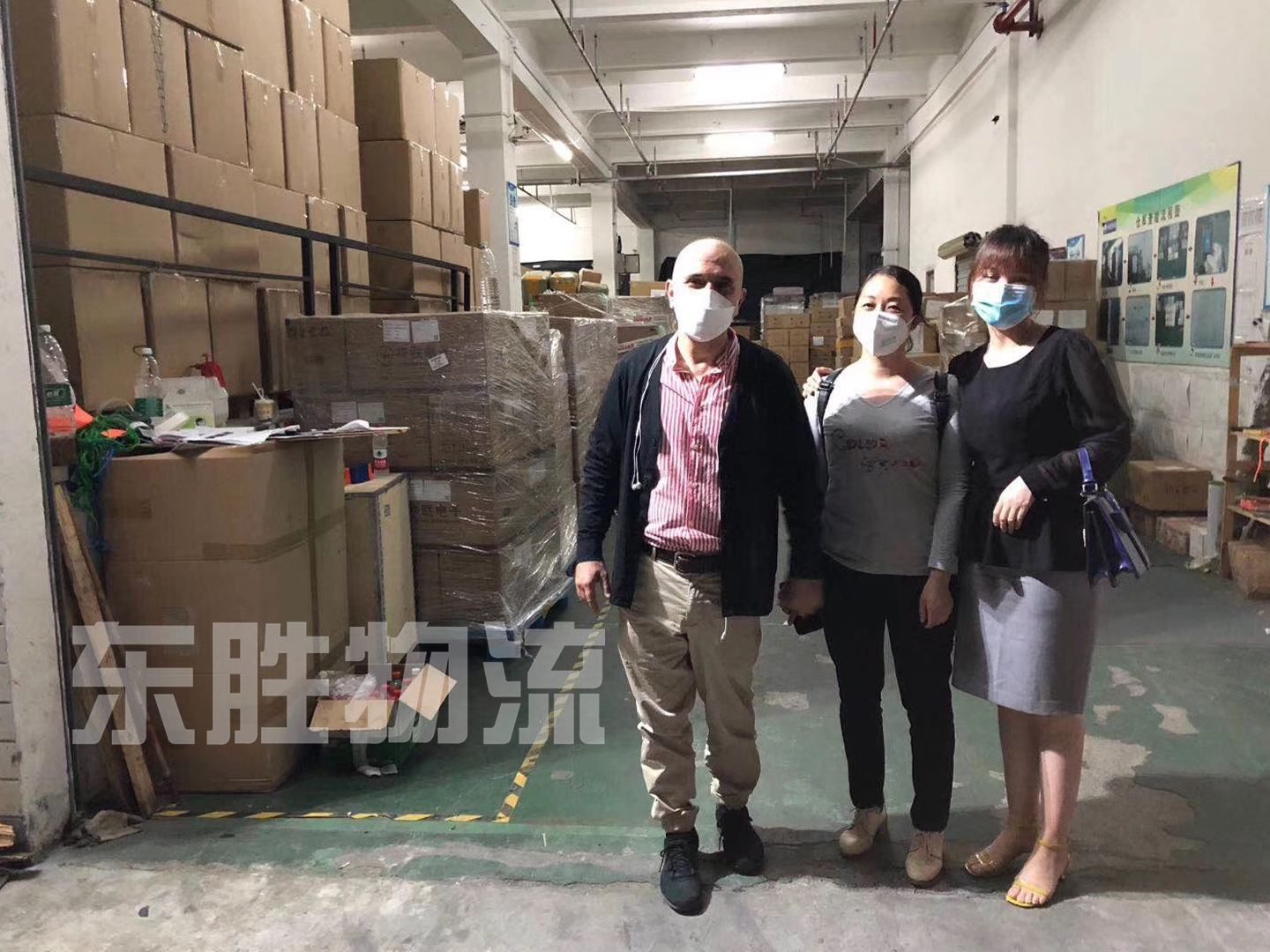 意大利客戶口罩出口運輸?shù)轿宜緜}庫考察，現(xiàn)場圖