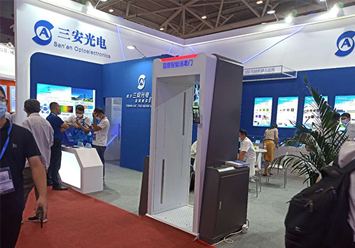 三安光電、藍(lán)盾機(jī)電 - 攜手打造智能測(cè)溫殺菌消毒門，為復(fù)工復(fù)產(chǎn)構(gòu)建安全、高效的流通環(huán)境